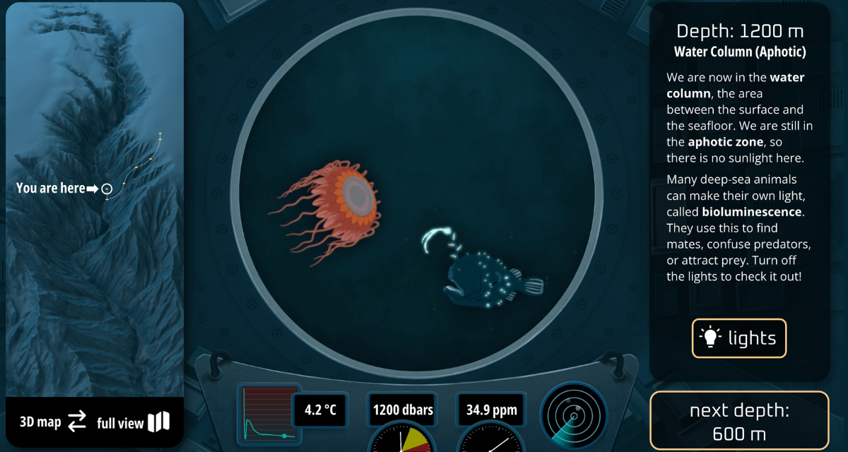 Vue depuis un sous-marin à 1200 m de profondeur : méduse et poisson-pêcheur lumineux dans la colonne d’eau sombre, avec une interface expliquant la bioluminescence.