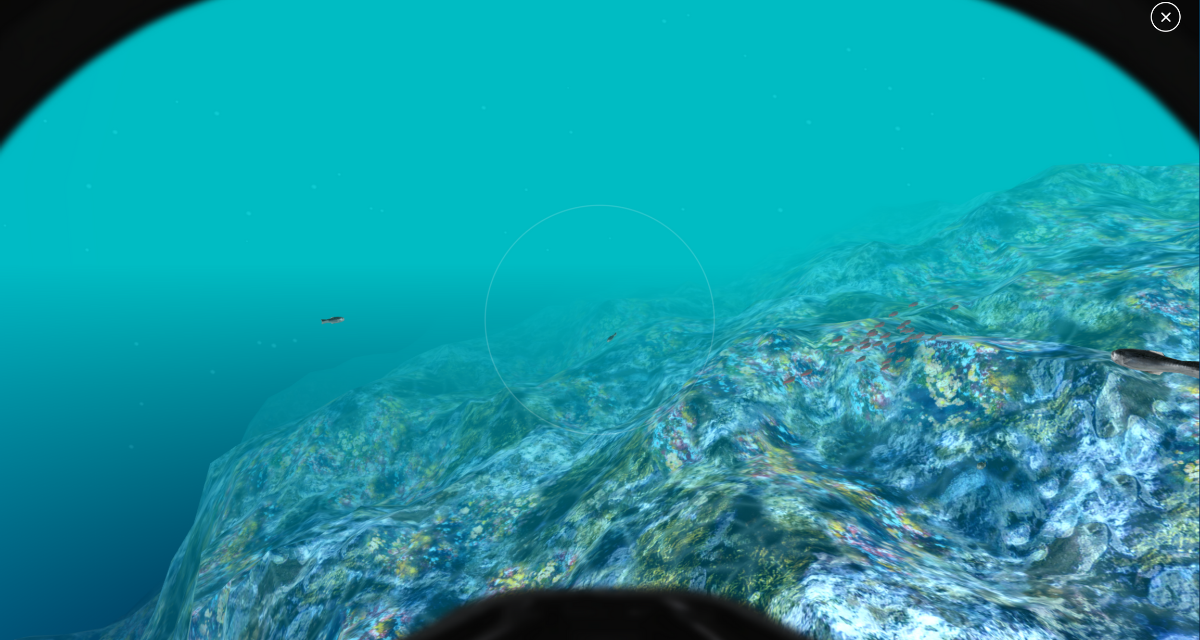 Capture d’écran de l’expérience de réalité virtuelle « Détective des profondeurs » montrant une vue en réalité virtuelle d’une montagne sous-marine avec de petits poissons tropicaux rouges.